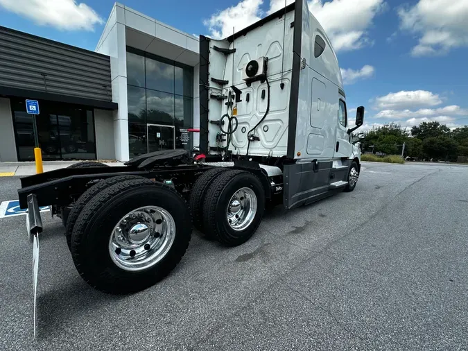 2020 Freightliner Cascadia 126