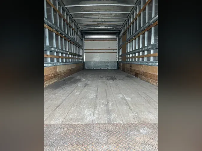 2018 FREIGHTLINER M2 106
