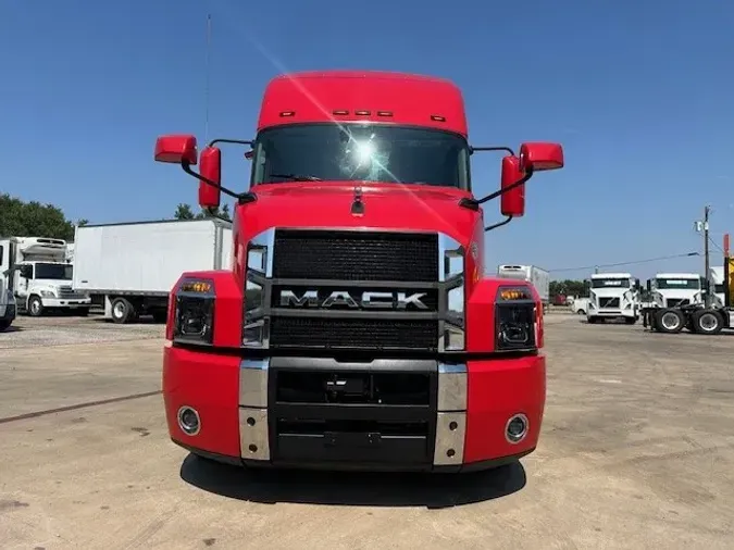 2022 MACK AN64T