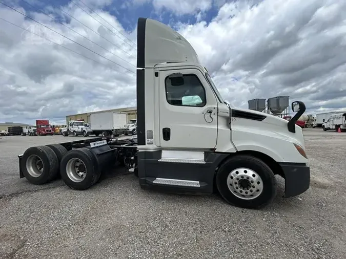2019 FREIGHTLINER CASCADIA 126