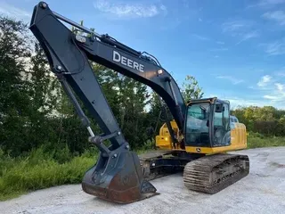 2020 John Deere 210G LC