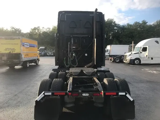 2019 Freightliner T12664ST