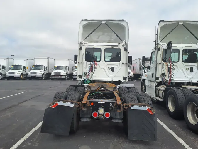 2017 FREIGHTLINER/MERCEDES CASCADIA 125