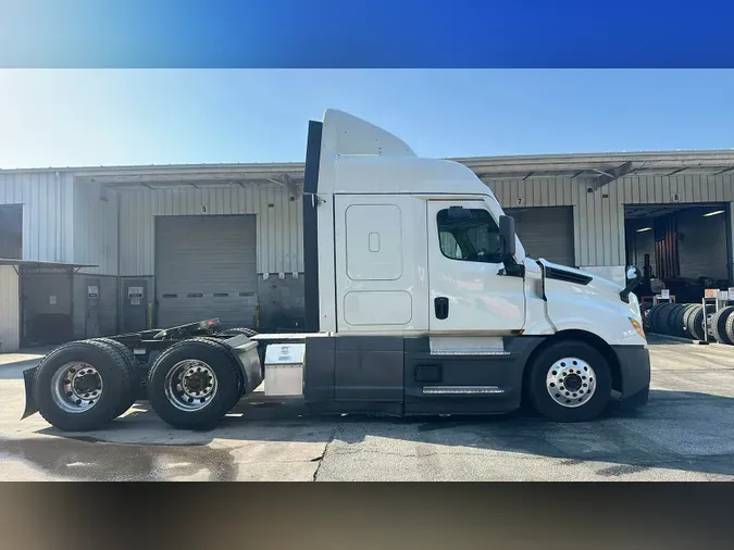 2021 Freightliner Cascadia 126