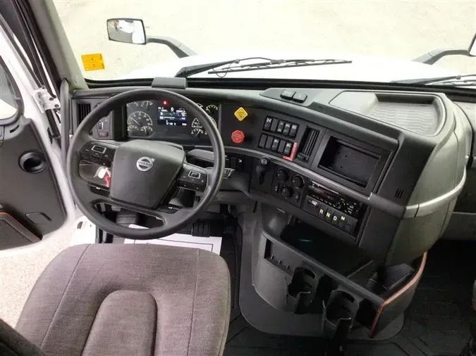 2021 VOLVO VNL760