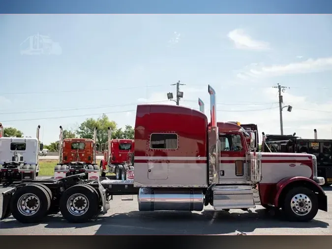 2023 PETERBILT 389