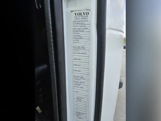 2022 VOLVO VNL64T860