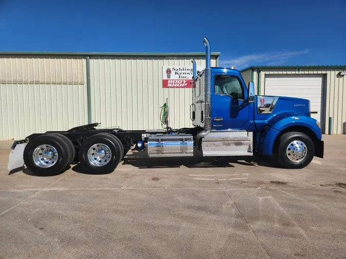 2026 Kenworth W990