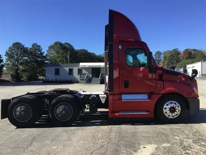 2021 FREIGHTLINER CA126