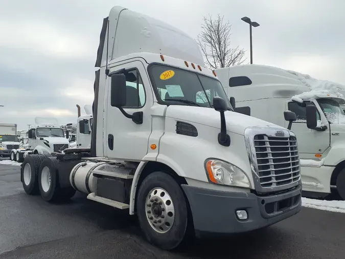 2017 FREIGHTLINER/MERCEDES CASCADIA 113" DAYCAB