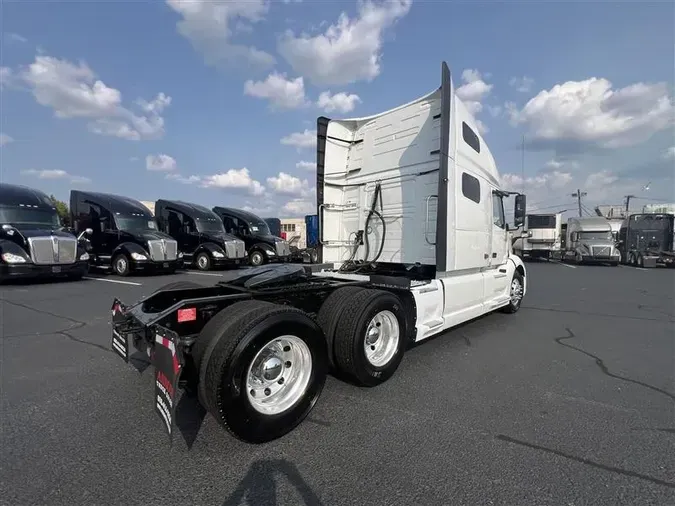 2022 VOLVO VNL760