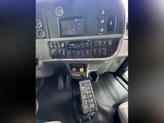 2021 Peterbilt 389
