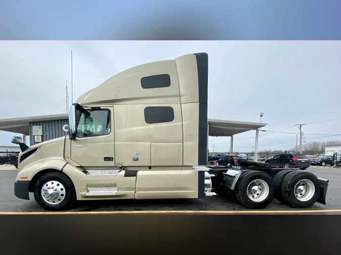 2019 VOLVO 760