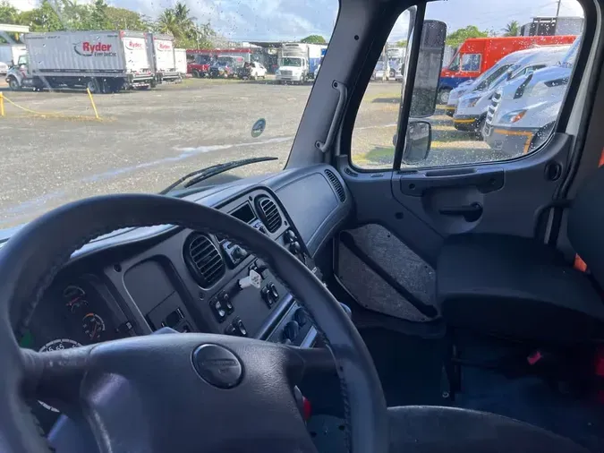 2017 FREIGHTLINER/MERCEDES M2 106