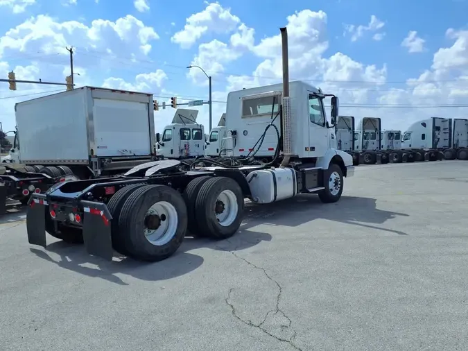 2020 VOLVO VHD64BT30081de0c369f3330b16ba4e61fe3731394