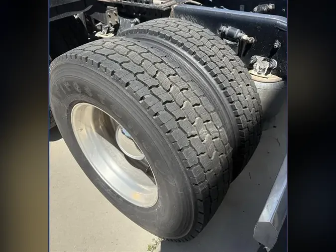 2021 FREIGHTLINER CA126