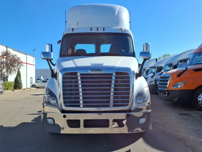 2017 FREIGHTLINER/MERCEDES CASCADIA 113