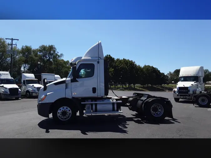 2020 Freightliner Cascadia 12681e774d9242be7c021a8e031abf57c13