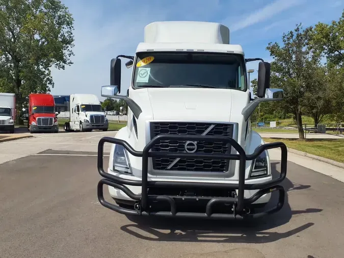 2020 VOLVO VNR64T-640