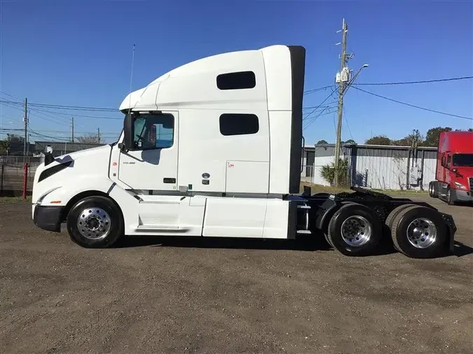 2022 VOLVO VNL64T760