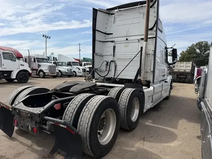 2015 VOLVO VNL64T670
