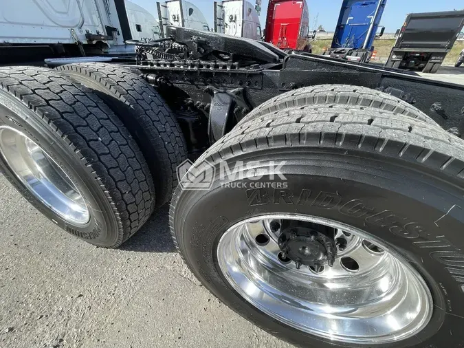 2019 FREIGHTLINER CASCADIA CA126