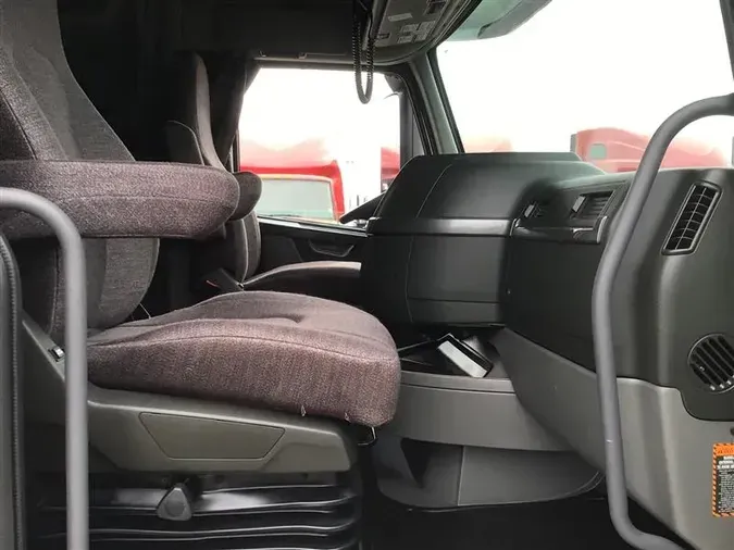 2024 VOLVO VNL64T76081f60d32d40f33a7dab8b11e14c39311