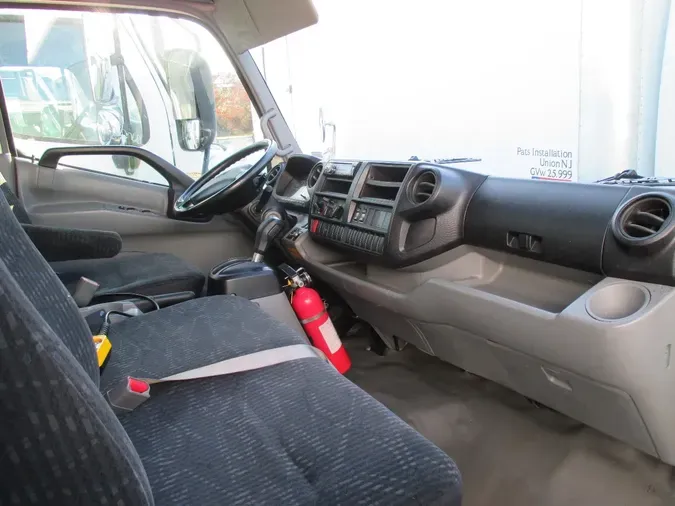 2017 HINO 195 CREW81f9c6177e706f9a019309ff9b6aa16b