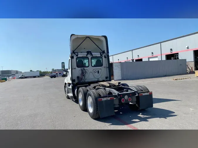 2020 Freightliner Cascadia 12681fcb1f1bc2608047036d8ce697a1f82