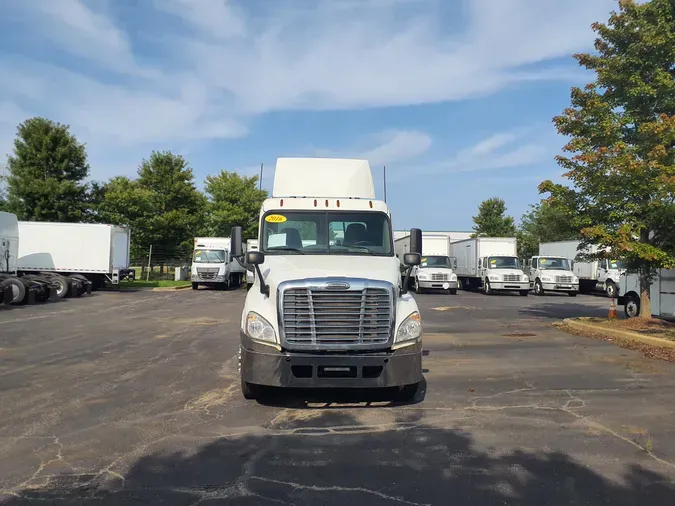 2016 FREIGHTLINER/MERCEDES CASCADIA 125