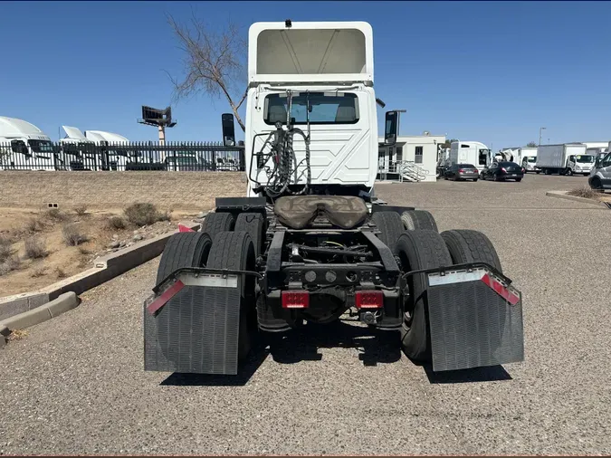 2019 NAVISTAR INTERNATIONAL LT625 DAYCAB T/A