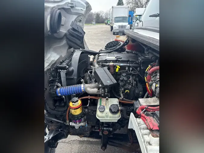 2022 FREIGHTLINER/MERCEDES M2 106