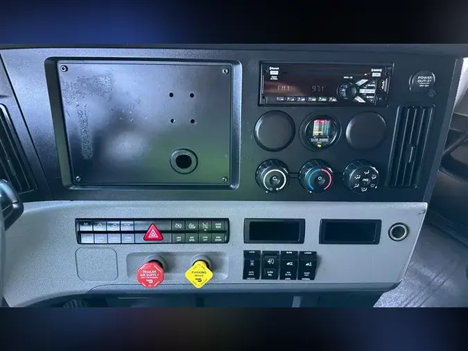 2019 FREIGHTLINER CA126
