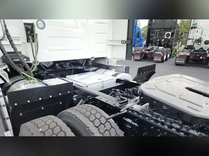 2022 VOLVO VNL760