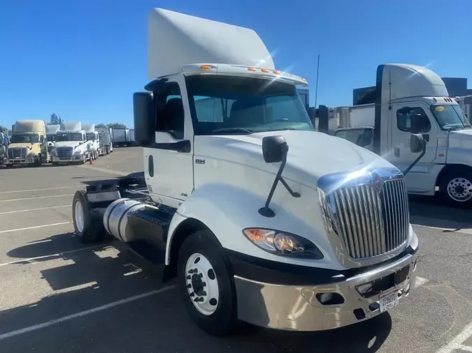 2019 NAVISTAR INTERNATIONAL RH613 DAYCAB S/A