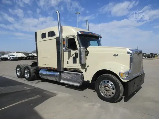 2002 INTERNATIONAL 9900