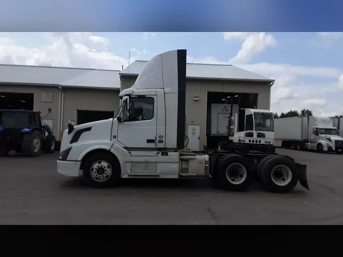 2017 Volvo VNL300