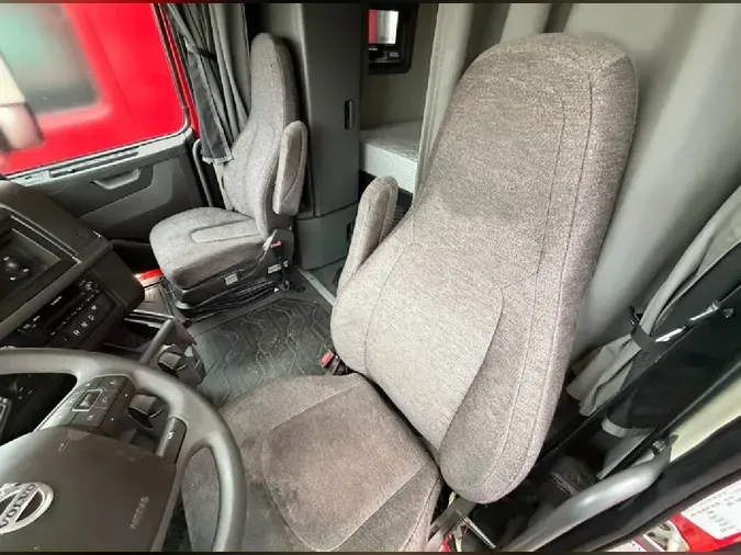 2022 VOLVO VNL64T760
