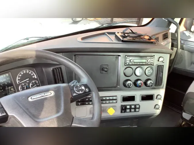 2020 Freightliner Cascadia 126