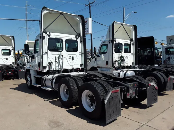 2020 FREIGHTLINER/MERCEDES CASCADIA 125