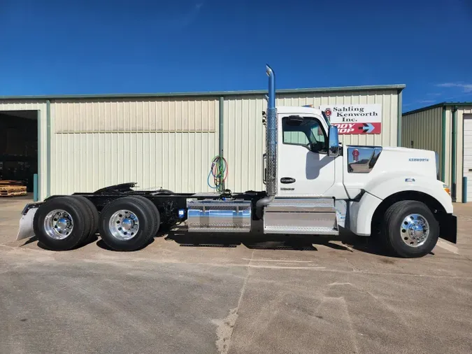 2026 Kenworth W990