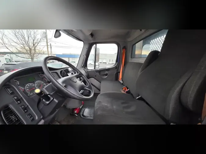 2021 FREIGHTLINER/MERCEDES M2 106