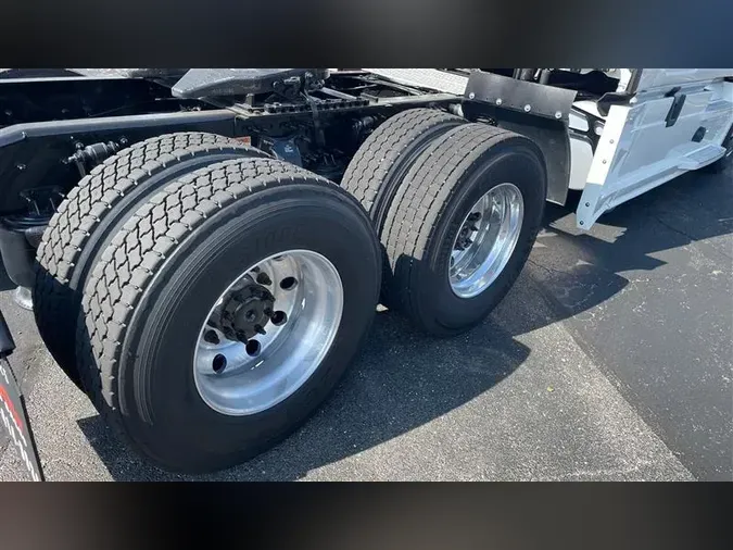 2020 FREIGHTLINER CA126