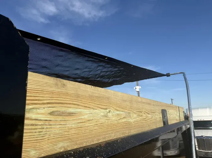 2025 Kenworth T880821835badef7cb3e34a48707109582e3