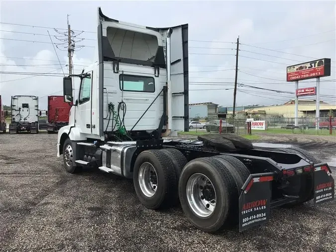 2015 VOLVO VNL300