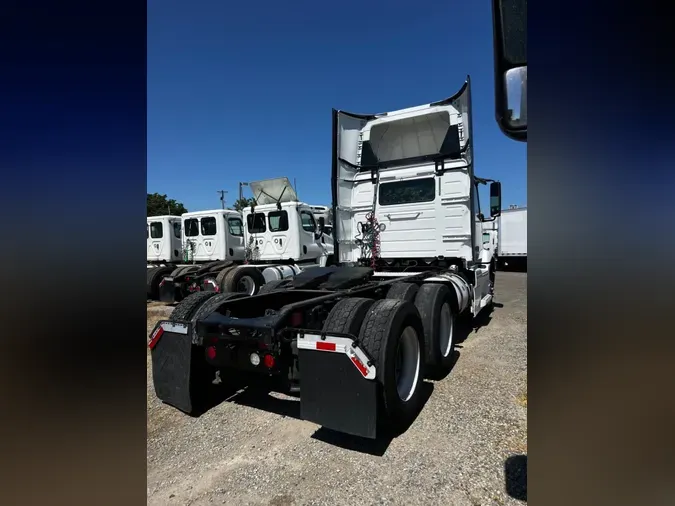 2018 VOLVO VNL64T-300