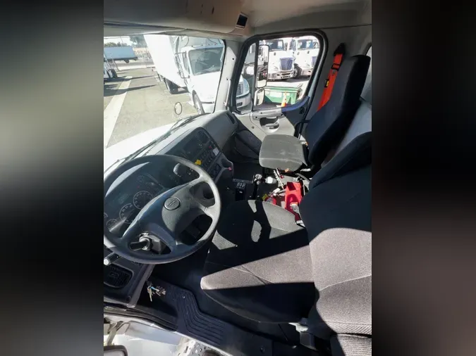 2019 FREIGHTLINER M2 106