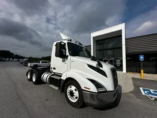 2019 Volvo VNL64T300