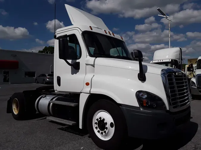 2016 FREIGHTLINER/MERCEDES CASCADIA 125