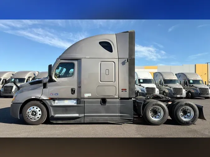 2025 Freightliner Cascadia 126